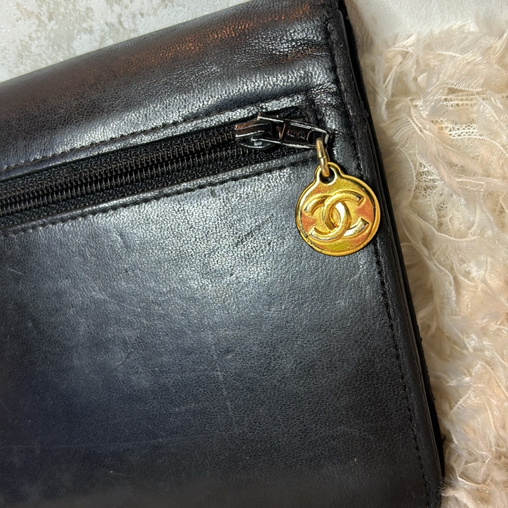 CHANEL Vintage Lambskin CLUTCH - Picture 7 of 11